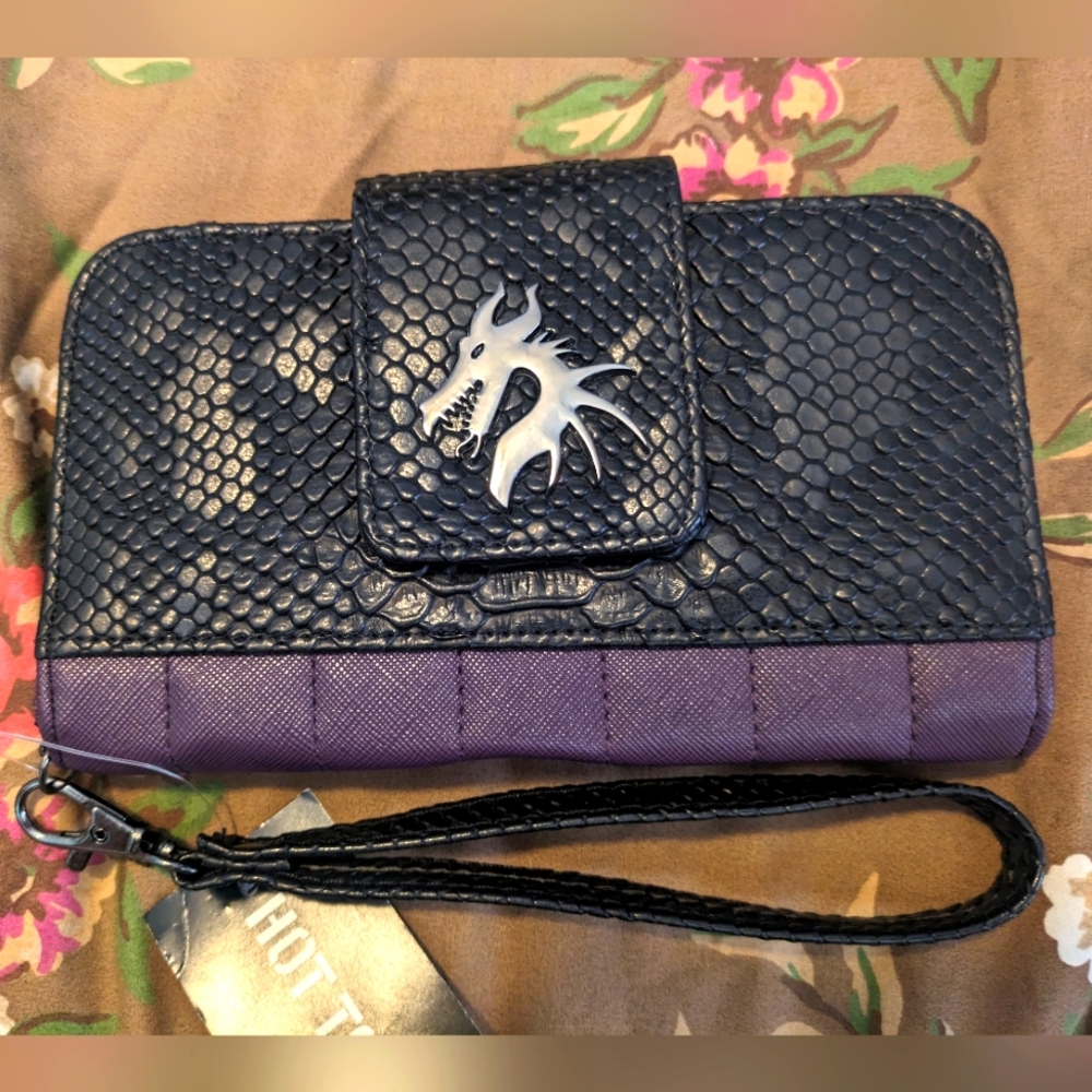 Hot topic Disney's Sleeping Beauty villain Maleficent Wallet phone holder clutch